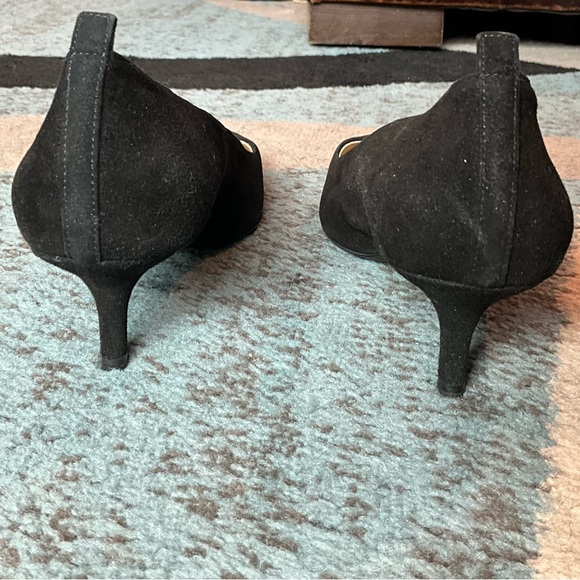 Everlane Elegant Black Suede Heels - Picture 4 of 5